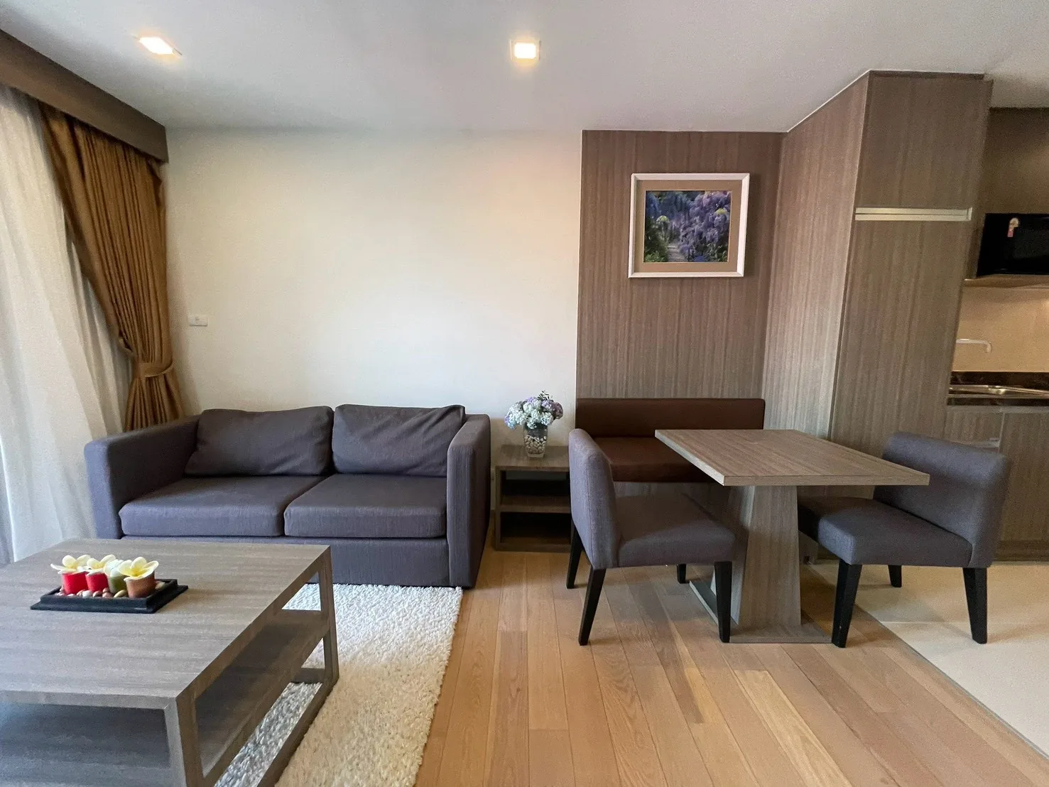 BP69569 - Art Thonglor (Pet friendly) 